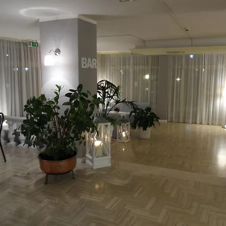 Monaco - Parcheggio Incluso E Piscina - Min 2 Gg 3*