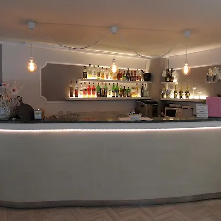 Hotel Monaco - Parcheggio Incluso E Piscina - Min 2 Gg