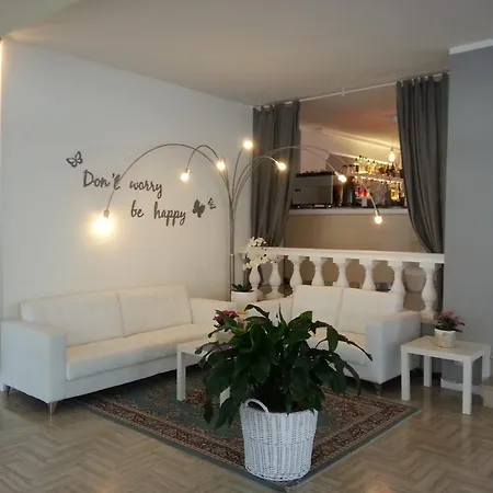 Hotel Monaco - Parcheggio Incluso E Piscina - Min 2 Gg 3*